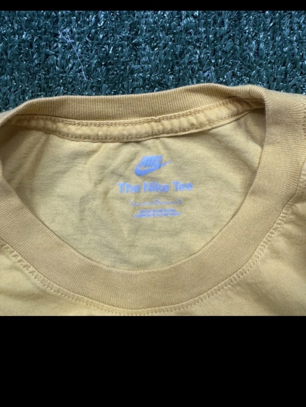 Nike Pocket T Shirt Men's Size L Yellow Short Sleeve Crew Neck Double Swoosh - Picture 2 of 4